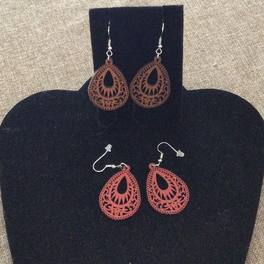 Elegant Brown Teardrop Earrings.  NEW
